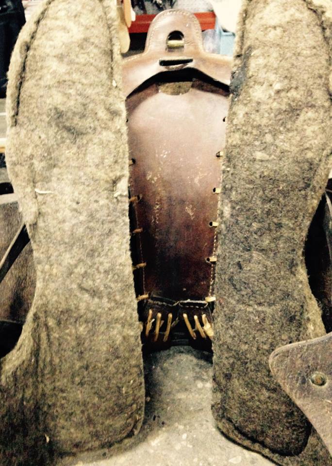 Another obvious difference from British UP, details of underside web sling from pommel arch to cantle arch and lacing similar to other european military saddlery.  This detail is borrowed/ copied from German M26 design.
