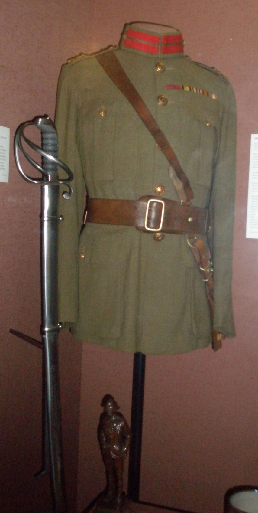 Baden_Powell_uniform2.jpg
